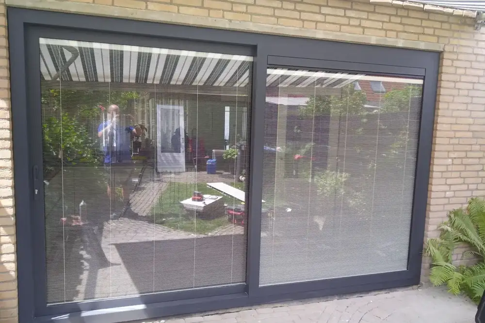 Aluminium schuifpui met zonwering